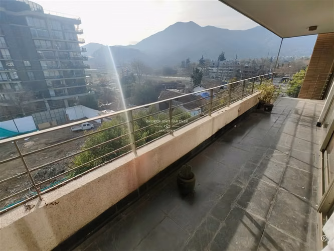 2 estacionamientos 140m2 Vitacura