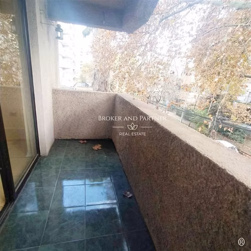 Depto Metro Pedro de Valdivia Septiembre estacionamiento