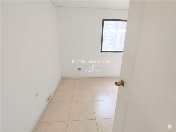 Depto Metro Pedro de Valdivia Septiembre estacionamiento