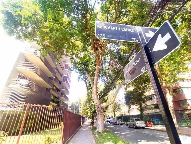 Depto Metro Pedro de Valdivia Septiembre estacionamiento