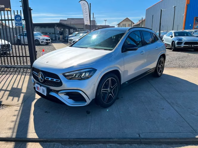 MERCEDES-BENZ GLA 200 AMG LINE 2024