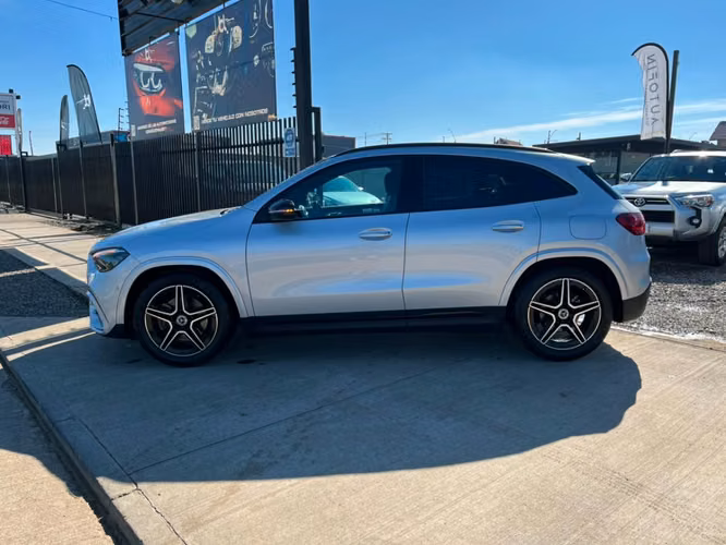 MERCEDES-BENZ GLA 200 AMG LINE 2024