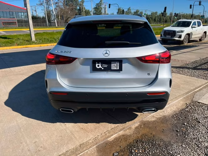 MERCEDES-BENZ GLA 200 AMG LINE 2024 - Imagen 3