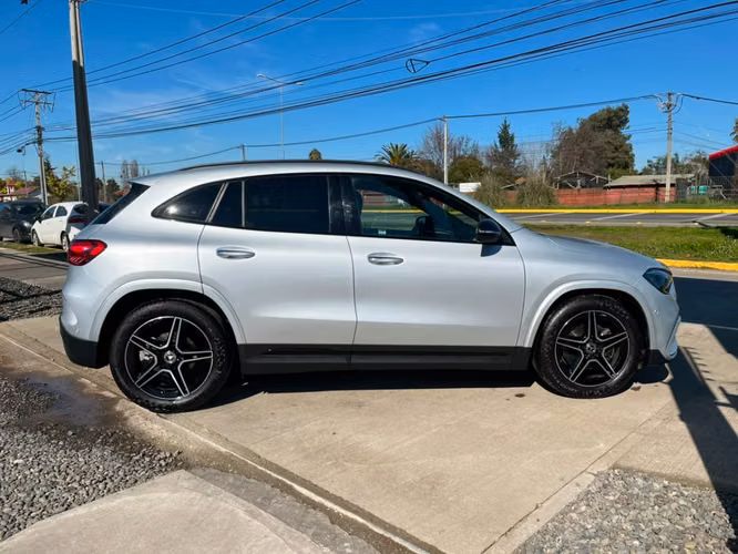 MERCEDES-BENZ GLA 200 AMG LINE 2024 - Imagen 12