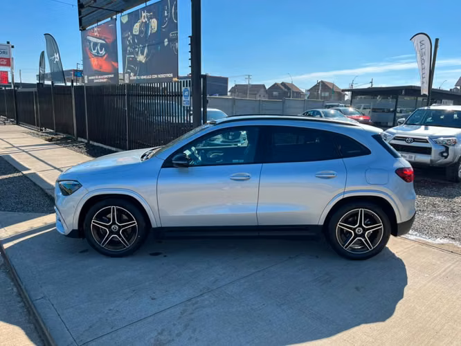 MERCEDES-BENZ GLA 200 AMG LINE 2024