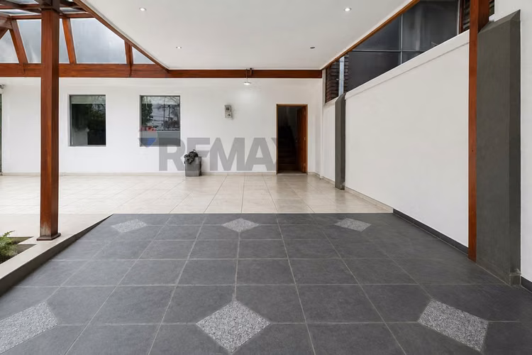 ¡propiedad comercial ideal en la reina!