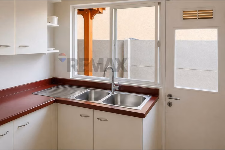Acogedora casa con quincho y patio - Imagen 13