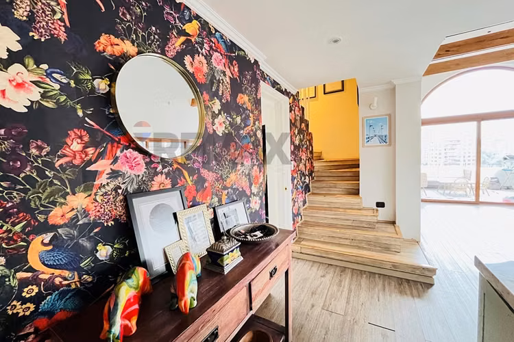 Duplex remodelado 250m2, 3d+4b+2e+1b. las condes.