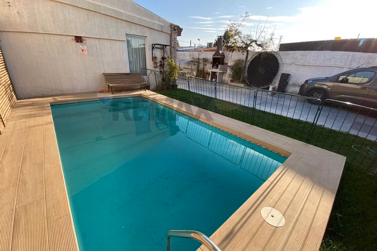 Hermosa casa familiar con piscina en la cisterna - Imagen 4