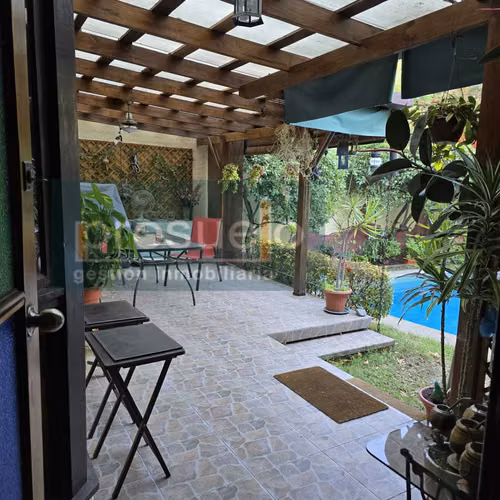 ACOGEDORA  CASA DE 1 PISO EN MIRAFLORES EXCELENTE UBICACIÓN - Imagen 9