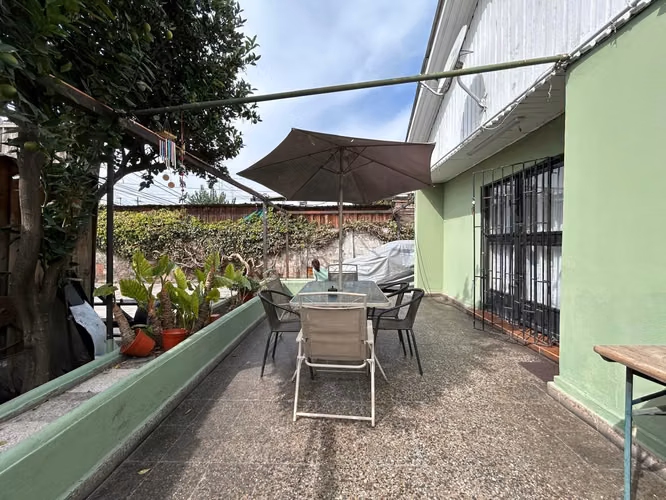 SOBERBIA CASA EN CALLE URUGUAY, AMPLIA Y CON POTENCIAL - Imagen 4