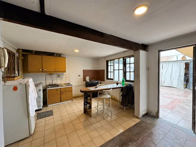 CASA FAMILIAR EN COLINA 3D2B  ESPACIOS AMPLIOS PATIO IDEAL