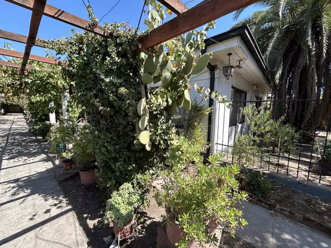 VENTA CASA CON CAMPLIO TERRENO, CALLE URUGUAY, LA FLORIDA