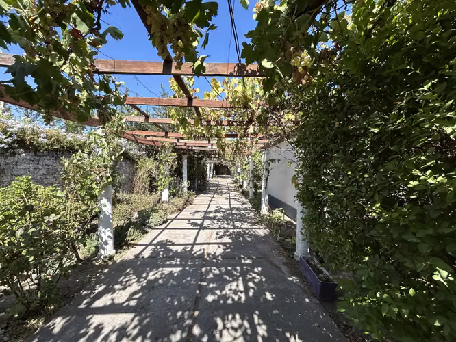 VENTA CASA CON CASA INTERIOR Y AMPLIO TERRENO, LA FLORIDA