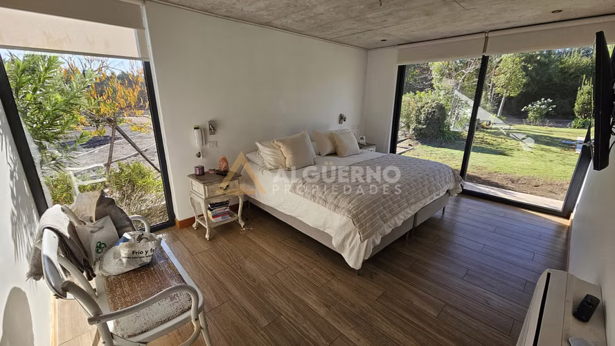 ARRIENDO LUJOSA CASA  5D5B6E CHICUREO CONDO ALGARROBOS  IV
