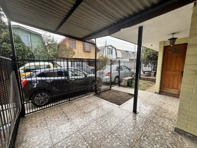 AMPLIA CASA 4D-2B CON PATIO Y ESTACIONAMIENTO - MAIPÚ