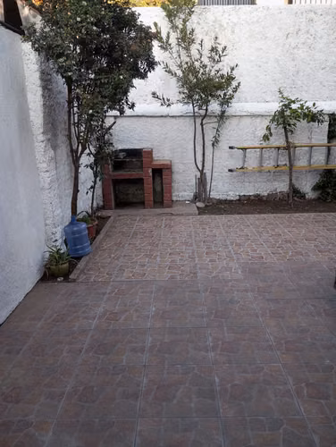 CLP 900000  CASA ARRIENDO LA FLORIDA CALLE URUGUAY