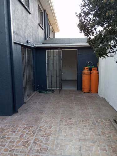 CLP 900000  CASA ARRIENDO LA FLORIDA CALLE URUGUAY