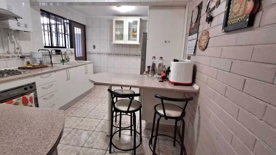 Moderna Casa Familiar con Excelente Conectivi (179545) - Imagen 11