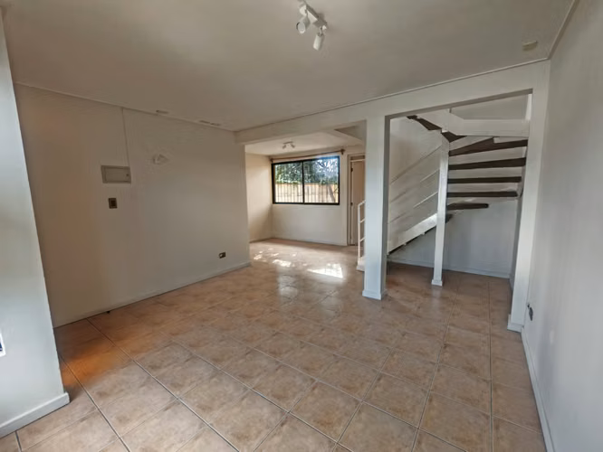 ARRIENDO CASA RECIEN REMODELADA, MELIPILLA