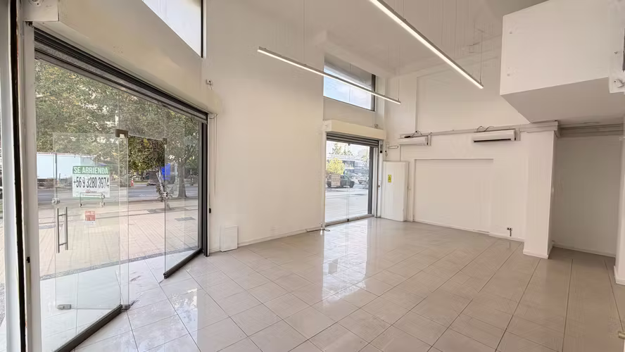 LOCAL Alto tráfico AV. Apoquindo  Las Condes 214 mt2 totales en 2 plantas , 6 estacionamientos