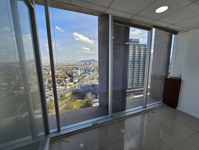 OFICINA EN ARRIENDO | 57,68 m² | 4 PRIVADOS + ESTACIONAMIENTO | LA REINA
