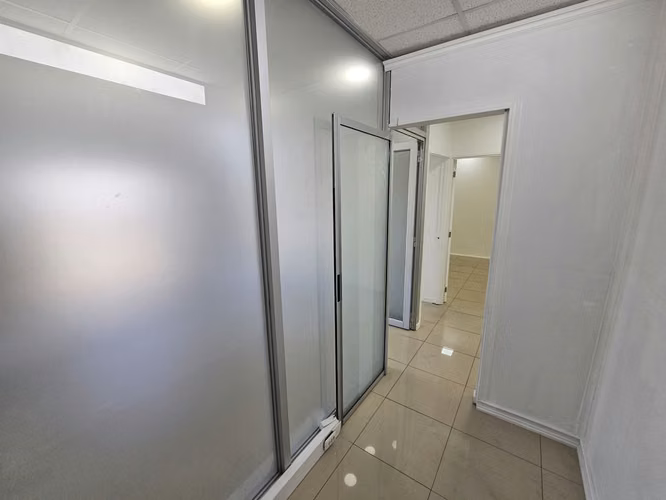 OFICINA EN ARRIENDO | 57,68 m² | 4 PRIVADOS + ESTACIONAMIENTO | LA REINA