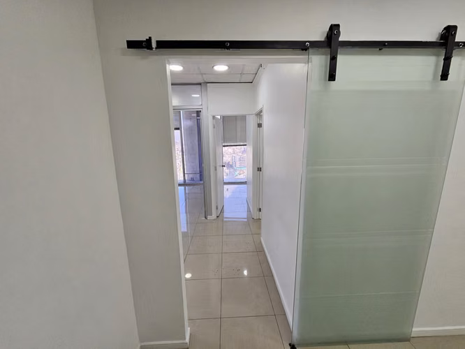 OFICINA EN ARRIENDO | 57,68 m² | 4 PRIVADOS + ESTACIONAMIENTO | LA REINA