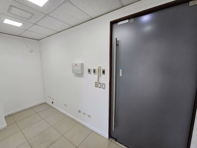 OFICINA EN ARRIENDO | 57,68 m² | 4 PRIVADOS + ESTACIONAMIENTO | LA REINA