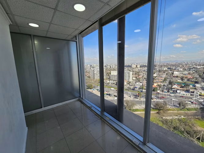 OFICINA EN ARRIENDO | 57,68 m² | 4 PRIVADOS + ESTACIONAMIENTO | LA REINA