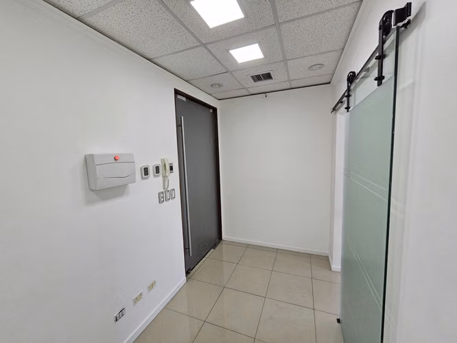 OFICINA EN ARRIENDO | 57,68 m² | 4 PRIVADOS + ESTACIONAMIENTO | LA REINA