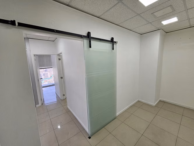 OFICINA EN ARRIENDO | 57,68 m² | 4 PRIVADOS + ESTACIONAMIENTO | LA REINA