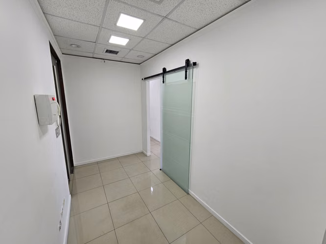 OFICINA EN ARRIENDO | 57,68 m² | 4 PRIVADOS + ESTACIONAMIENTO | LA REINA