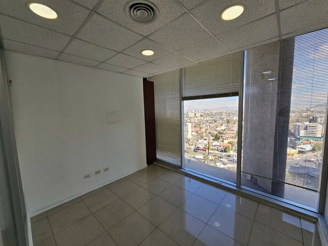 OFICINA EN ARRIENDO | 57,68 m² | 4 PRIVADOS + ESTACIONAMIENTO | LA REINA