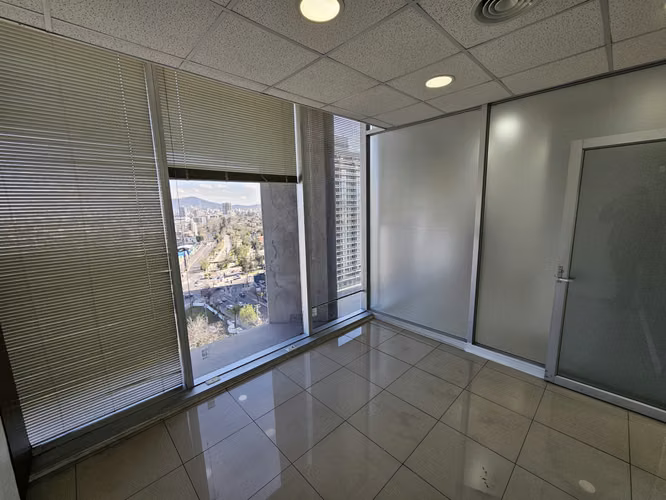 OFICINA EN ARRIENDO | 57,68 m² | 4 PRIVADOS + ESTACIONAMIENTO | LA REINA
