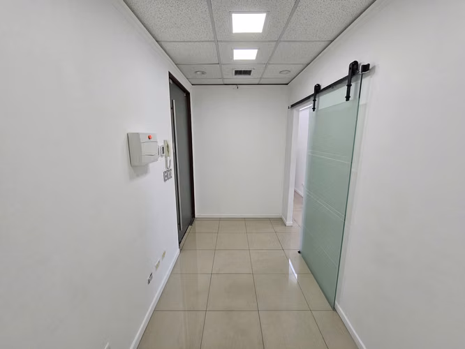OFICINA EN ARRIENDO | 57,68 m² | 4 PRIVADOS + ESTACIONAMIENTO | LA REINA