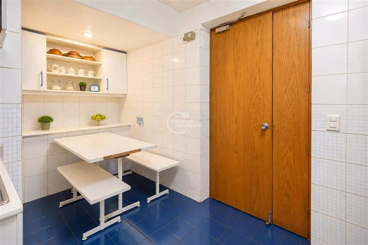 Departamento en venta de 4 dorm. en Las Condes