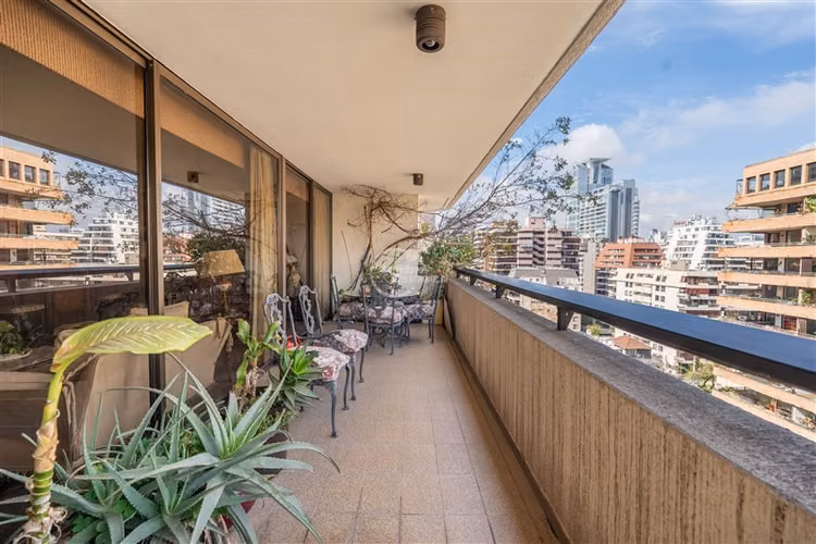 Departamento en venta de 4 dorm. en Las Condes