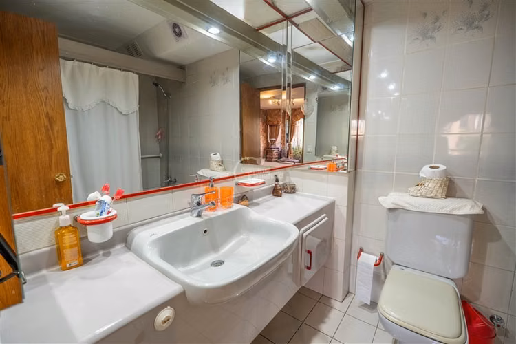 Departamento en venta de 4 dorm. en Las Condes