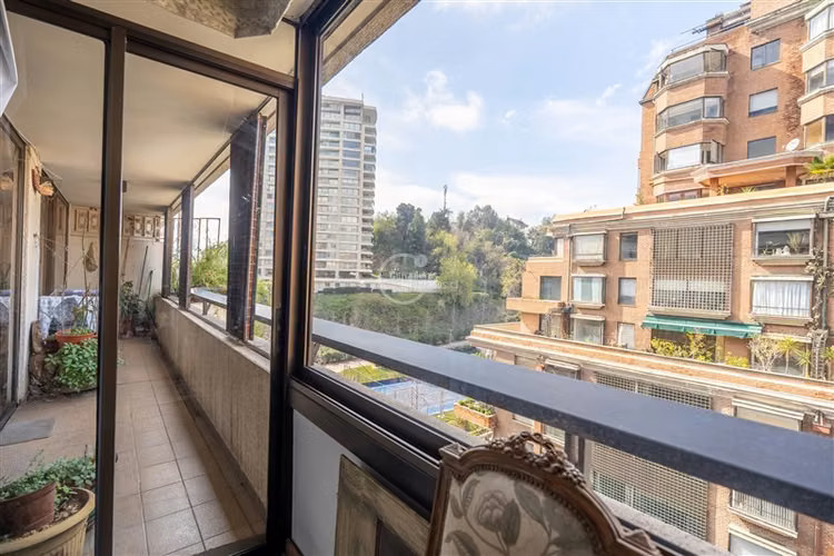 Departamento en venta de 4 dorm. en Las Condes