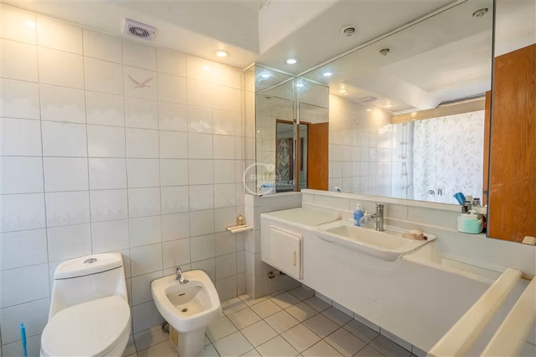 Departamento en venta de 4 dorm. en Las Condes