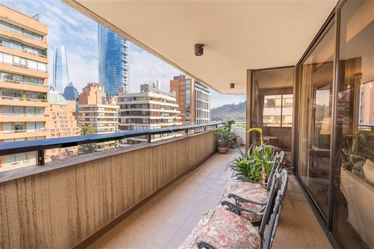 Departamento en venta de 4 dorm. en Las Condes