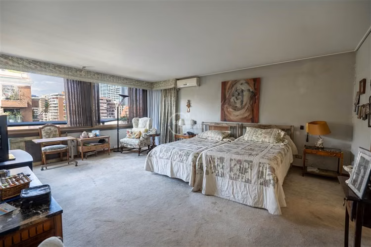 Departamento en venta de 4 dorm. en Las Condes
