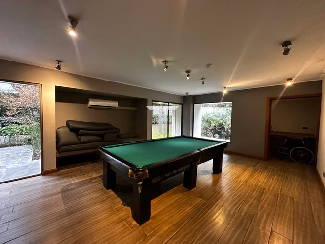 Departamento en arriendo c/ estacionamiento en Barrio El Golf