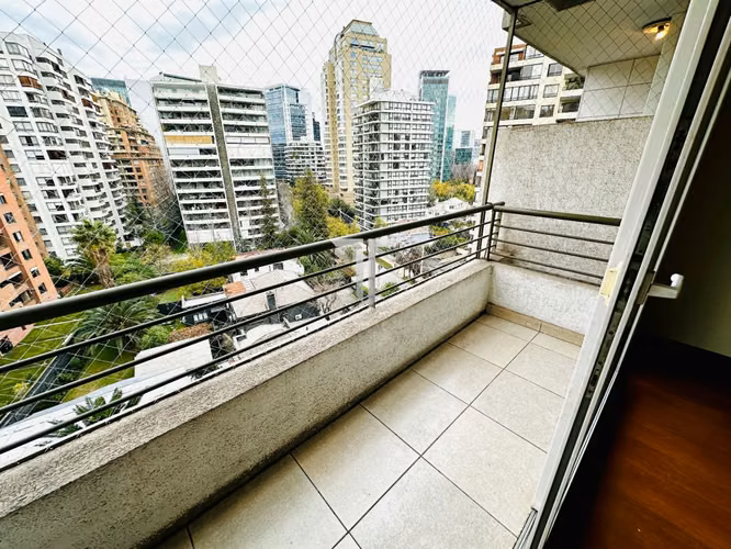 Departamento en arriendo c/ estacionamiento en Barrio El Golf