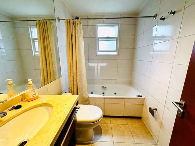 Departamento en arriendo c/ estacionamiento en Barrio El Golf