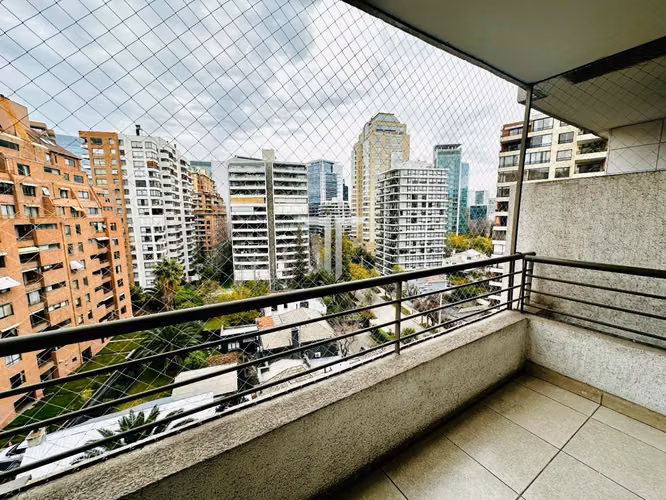 Departamento en arriendo c/ estacionamiento en Barrio El Golf
