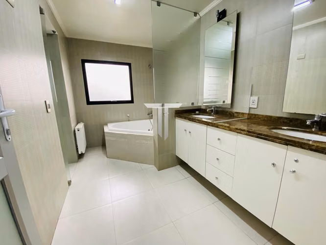 Casa en arriendo c/ estacionamiento en Carlos Ossandón