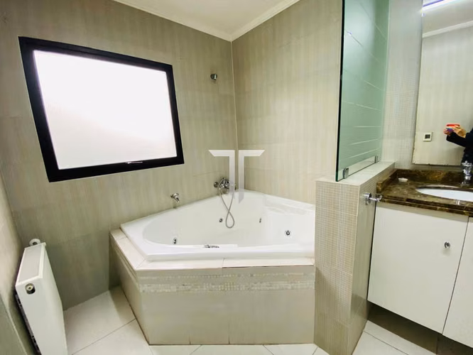 Casa en arriendo c/ estacionamiento en Carlos Ossandón