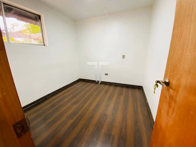 Casa en arriendo c/ estacionamiento en Carlos Ossandón